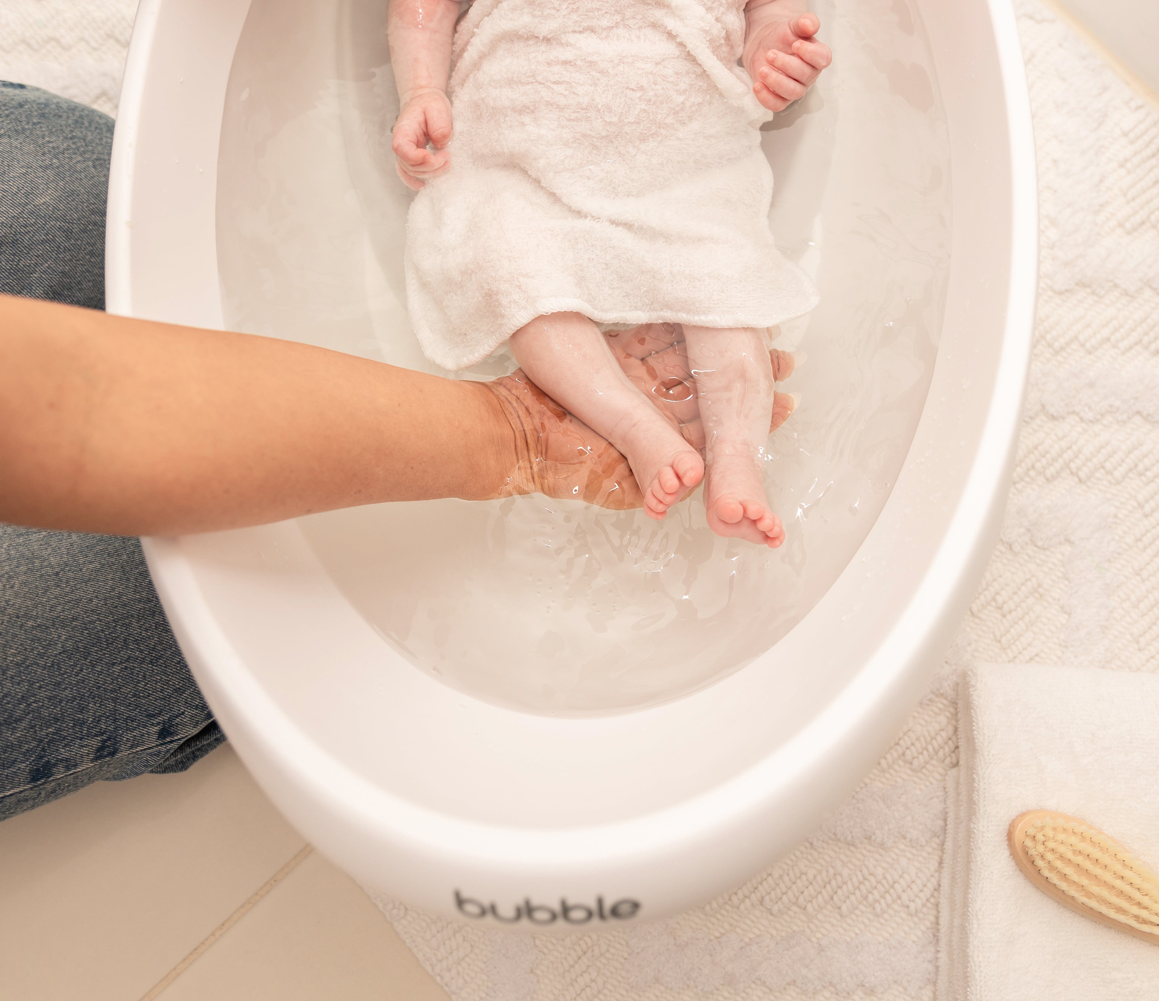 Bubble Cuddle Bath with Bath Seat- WHITE - Tiny Tots Baby Store 