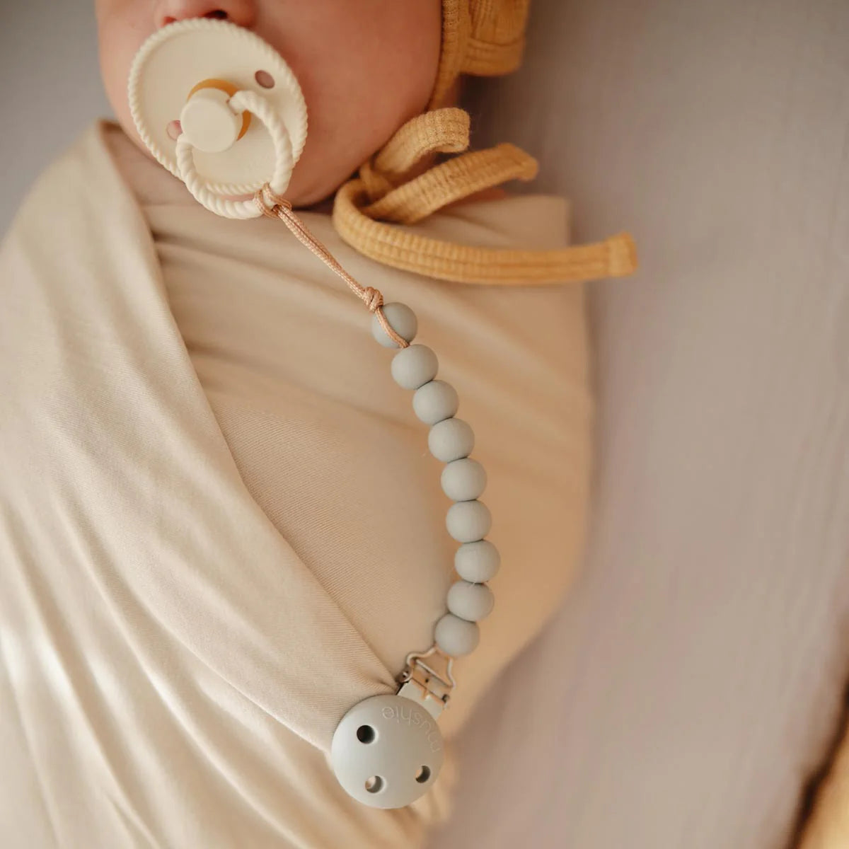 Mushie Halo Pacifier Clip Blush - Tiny Tots Baby Store 